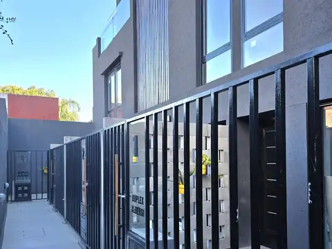 Departamento tipo casa en venta en Alberdi