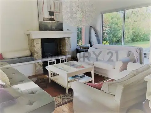 Casa en Venta con 2 cocheras