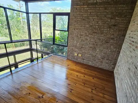 Casa en Alquiler con 1 cochera