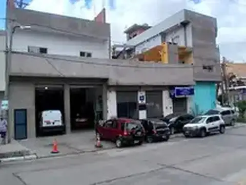 “OPORTINIDAD” Alquiler de Local “Zona Polo Textil” Excelente ubicación, sobre calle Unanue 1000 (a una cuadra del Olavarría), 800