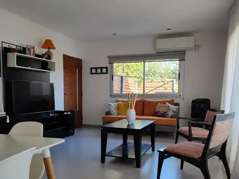 Casa 5 ambientes con 4 baños