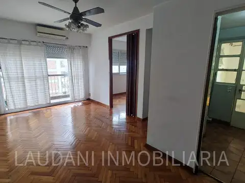 Villa del Parque: 3 amb. con baulera a 1 cuadra de CUENCA.