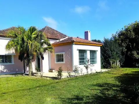 Casa en venta - 4 Dormitorios 3 Baños - 3.150Mts2 - Luján