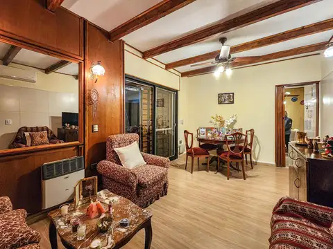 Casa de pasillo único con 2 dormitorios en una sola planta más patio y terraza