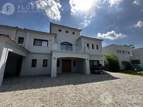 Casa 9 ambientes con 6 baños