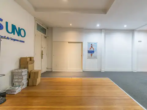 Oficina 9 ambientes con 3 baños