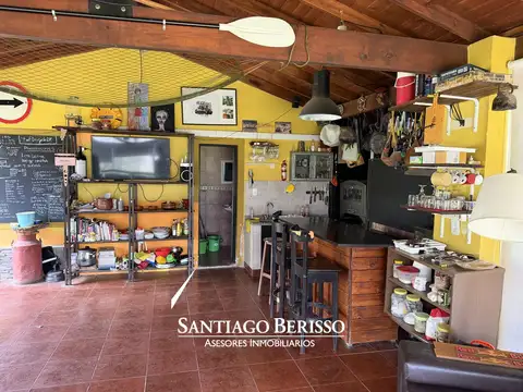 Casa 2 ambientes con 2 baños