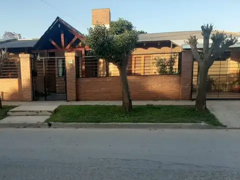 CASA 3 DORM ARGUELLO EXCELENTE ESTADO