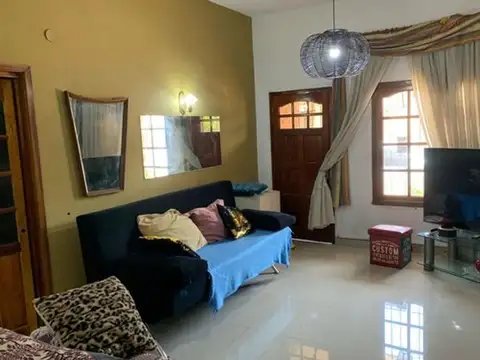 CASA 3 AMBIENTES EN VENTA  LOMAS DE ZAMORA