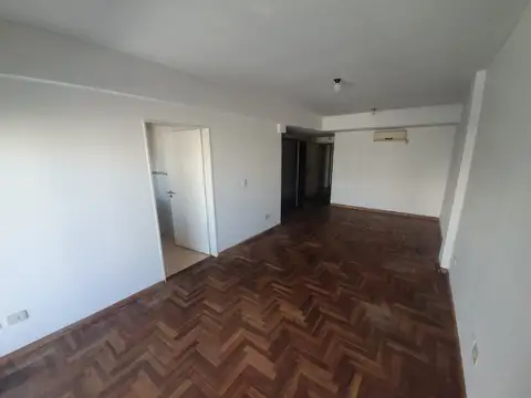 MUY BUEN MONOAMBIENTE AL CONTRAFRENTE - BALCON TERRAZA - SUPER LUMINOSO - COCINA SEPARADA