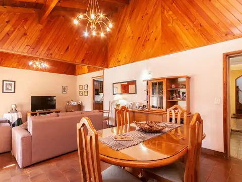 CASA 5 AMBIENTES CON SEGUNDA VIVIENDA Y QUINCHO