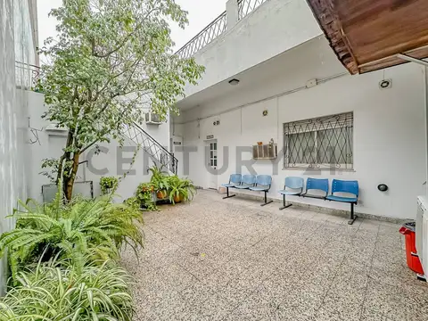 CASA en Lote propio a reciclar - en LINIERS