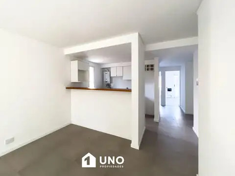 Mendoza y Ov. Lagos - Amplio Dpto de 2 Dormitorios Externo. Posibilidad cochera.