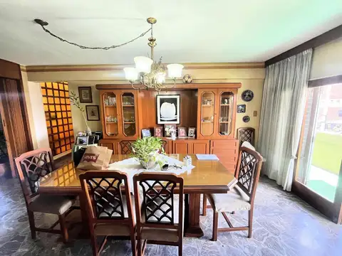 Venta casa en primer piso con quincho completo y pileta en terraza APTO CRÉDITO en zona Sur