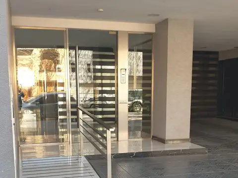 Monoambiente lateral sin balcón