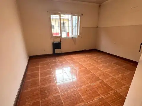 Casa 3 amb con Garaje + Departamento 2 amb. Independiente