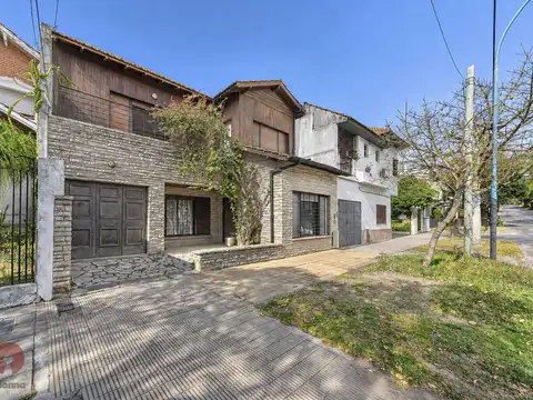 Oportunidad en Vicente Lopez Casa en Venta 4 ambientes con dependencia, jardín y pileta a reciclar