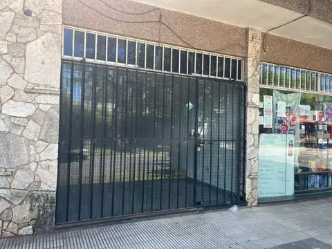Local en Alquiler en Granadero Baigorria, $ 350.000