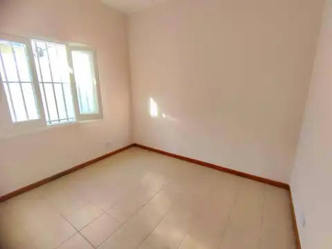 VENTA - Casa al frente 2 dormitorios con patio y terraza - Azcuénaga, Rosario. APTA CRÉDITO.
