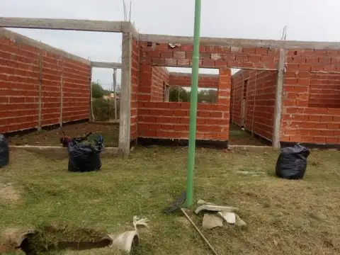 Casa 4 ambientes con 1 baño