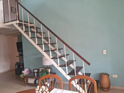 Depto Tipo Casa en Venta con 1 cocheras