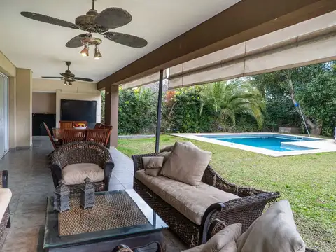 Casa 5 ambientes con 2 baños