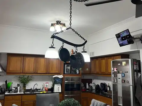 Casa 5 ambientes con 4 baños