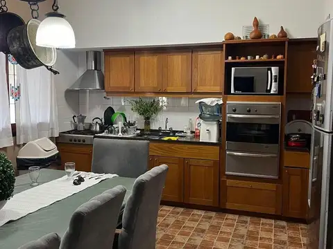 Casa en Venta en Castelar, USD 380.000