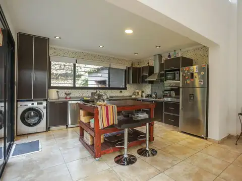 CASA EN VENTA EN CANNING CON PILETA