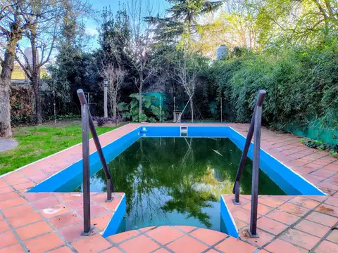 CASA EN VENTA 3 AMBIENTES PARQUE LELOIR PILETA