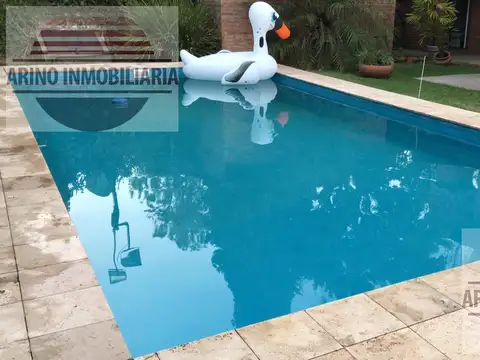 Casa con jardín y pileta