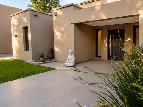 VENTA Chacra moderna de categoría  522 m² 7000 m²