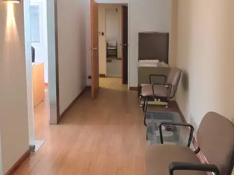 Oficina 5 ambientes con 3 baños