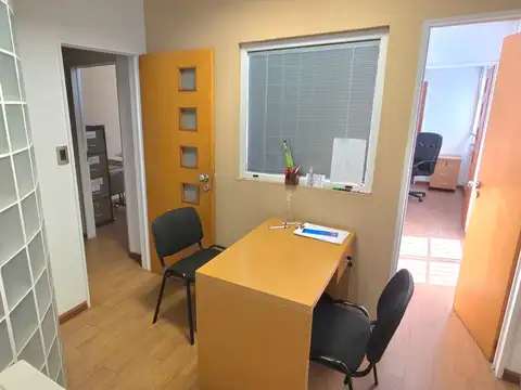 Oficina 5 ambientes con 3 baños