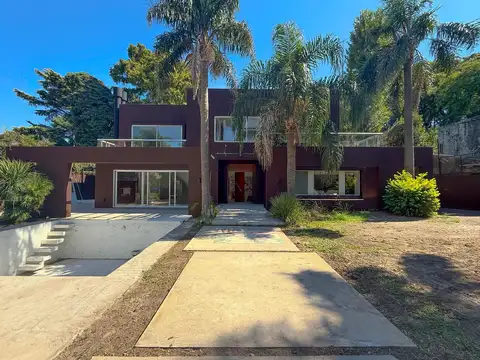 Casa en Alquiler, Con Jardín y Pileta - Acassuso