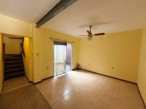 Depto Tipo Casa 4 ambientes con 2 baños