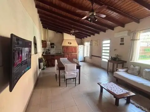 VENTA - Casa 2 dormitorios excelente ubicacion a metros del rio Paraná