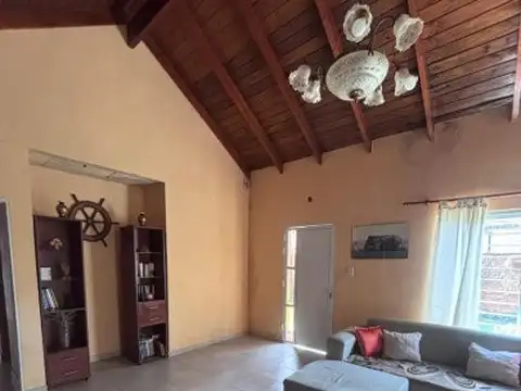 Casa 4 ambientes con 1 baño