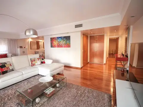 Venta - Piso de 5 Ambientes con balcón - 2 Cocheras  - Torre de Categoría – La Imprenta