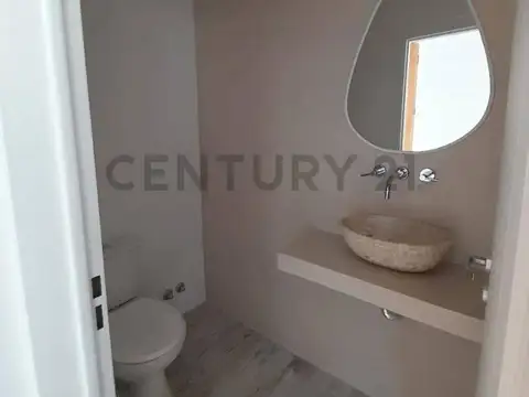 Casa 5 ambientes con 3 baños