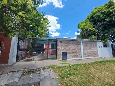 VENTA CASA CON POTENCIAL A REFACC EN HURLINGHAM