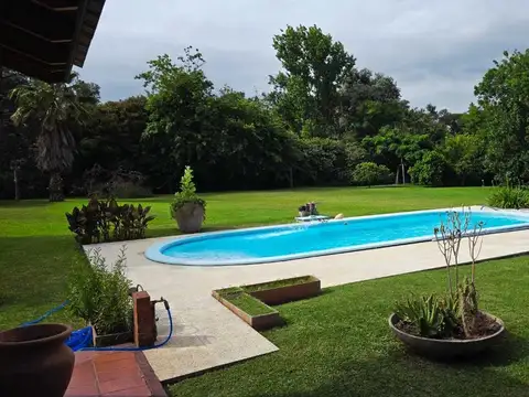 VENTA CASA EN CHACRAS DE OPEN DOOR PILETA GALPON