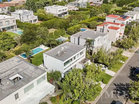 Casa en venta en barrio Los Alisos, Nordelta