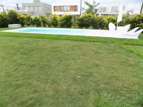 Casa 6 ambientes con 4 baños