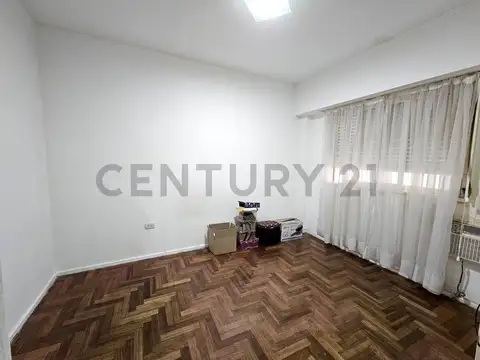 Departamento de 3 ambientes a reciclar en excelente ubicación