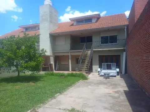 VENTA CASA DUPLEX 8 DORMITORIOS / EL PROGRESO