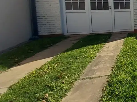 VENTA CASA 3 DORMITORIOS y AMPLIO PATIO VERDE