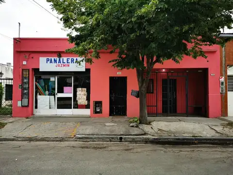 1 Local + 2 departamentos de 3 amb c/u