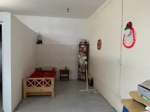 1 Local + 2 departamentos de 3 amb c/u