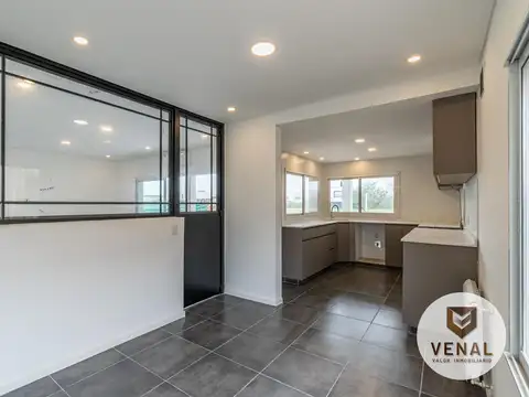 Casa en Venta con 4 cocheras